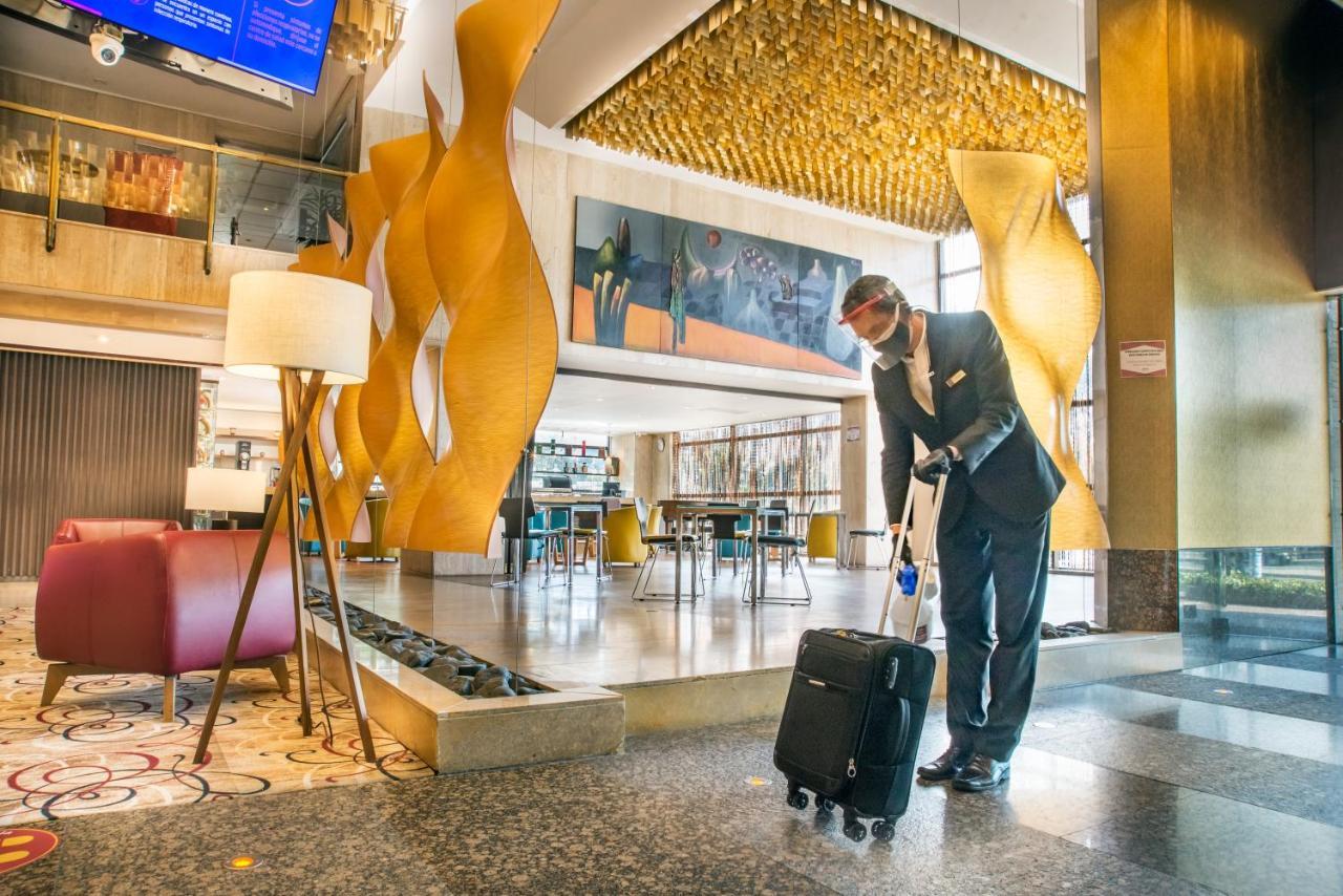 Bogota Plaza Hotel Buitenkant foto Concierge at the Conrad Hilton London St. Pancras