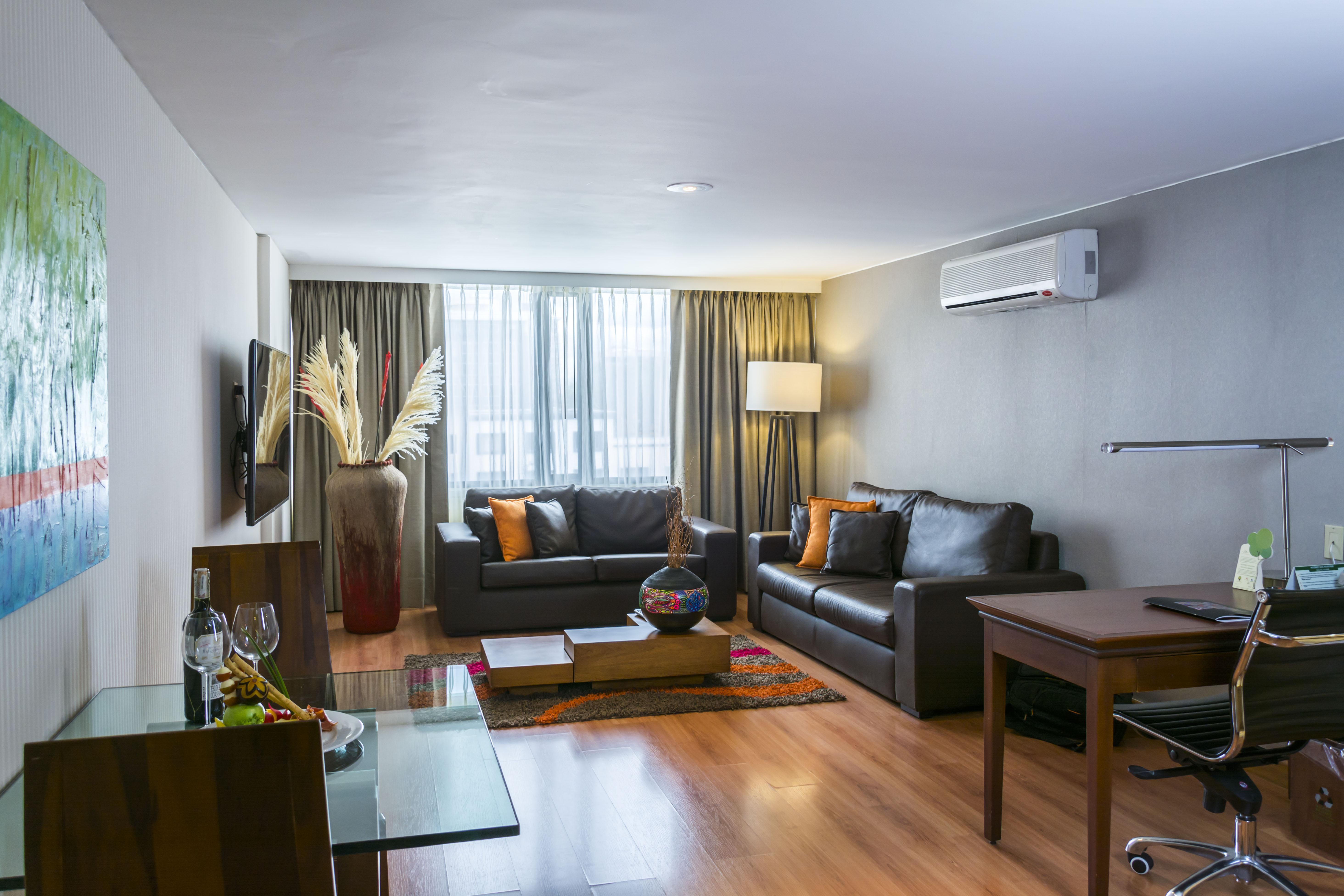 Bogota Plaza Hotel Buitenkant foto Living room