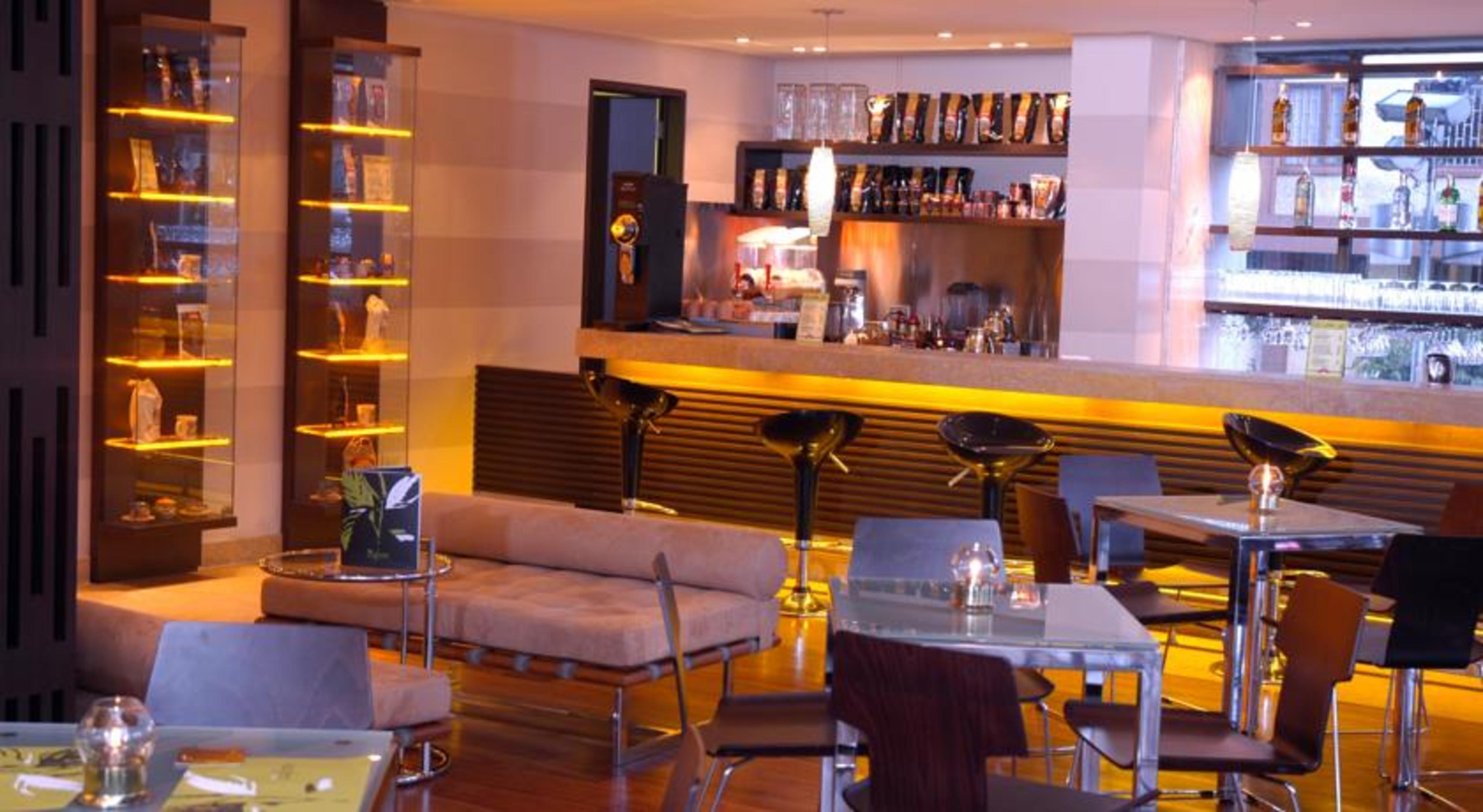 Bogota Plaza Hotel Buitenkant foto The bar at the hotel