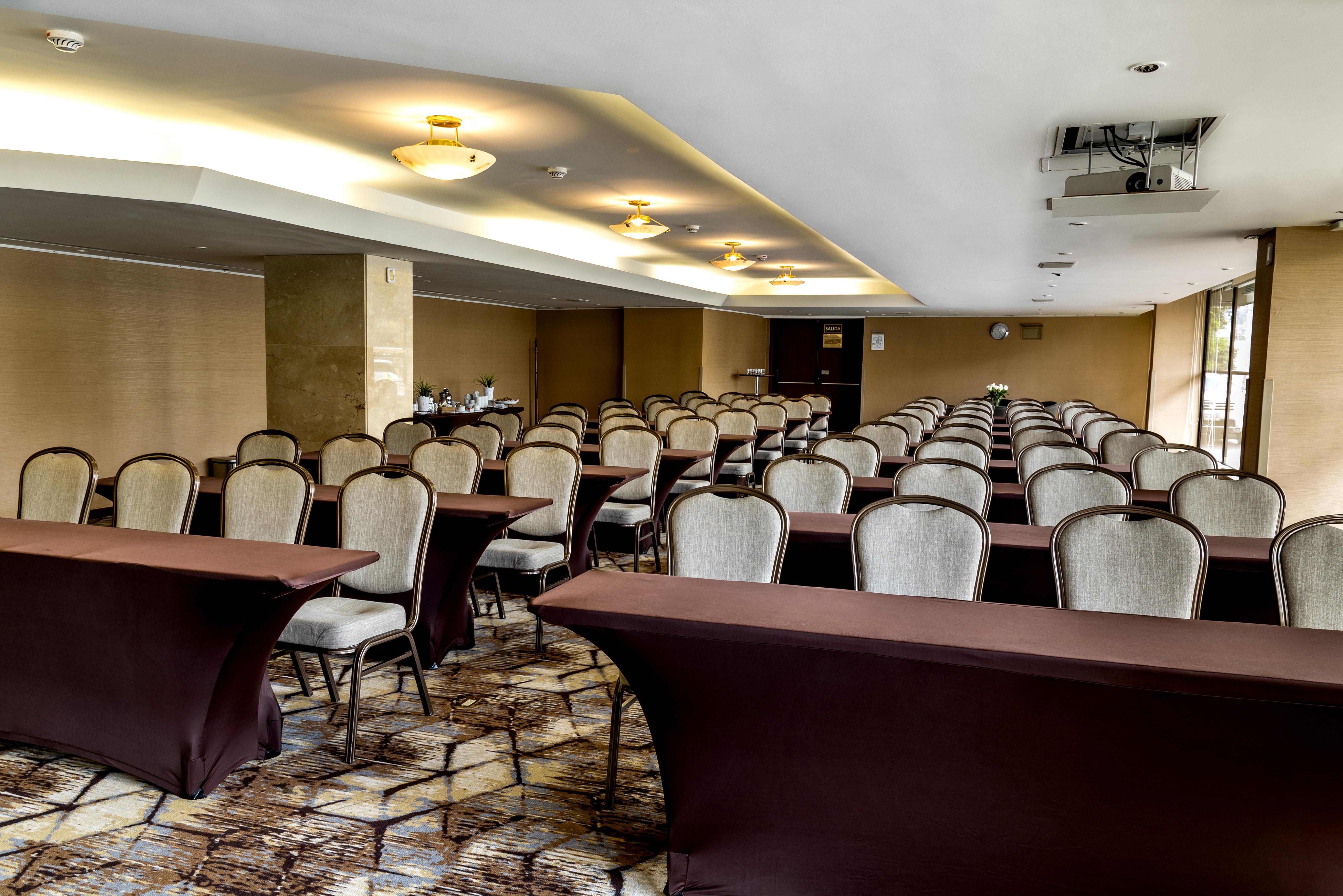 Bogota Plaza Hotel Buitenkant foto A meeting room at the hotel