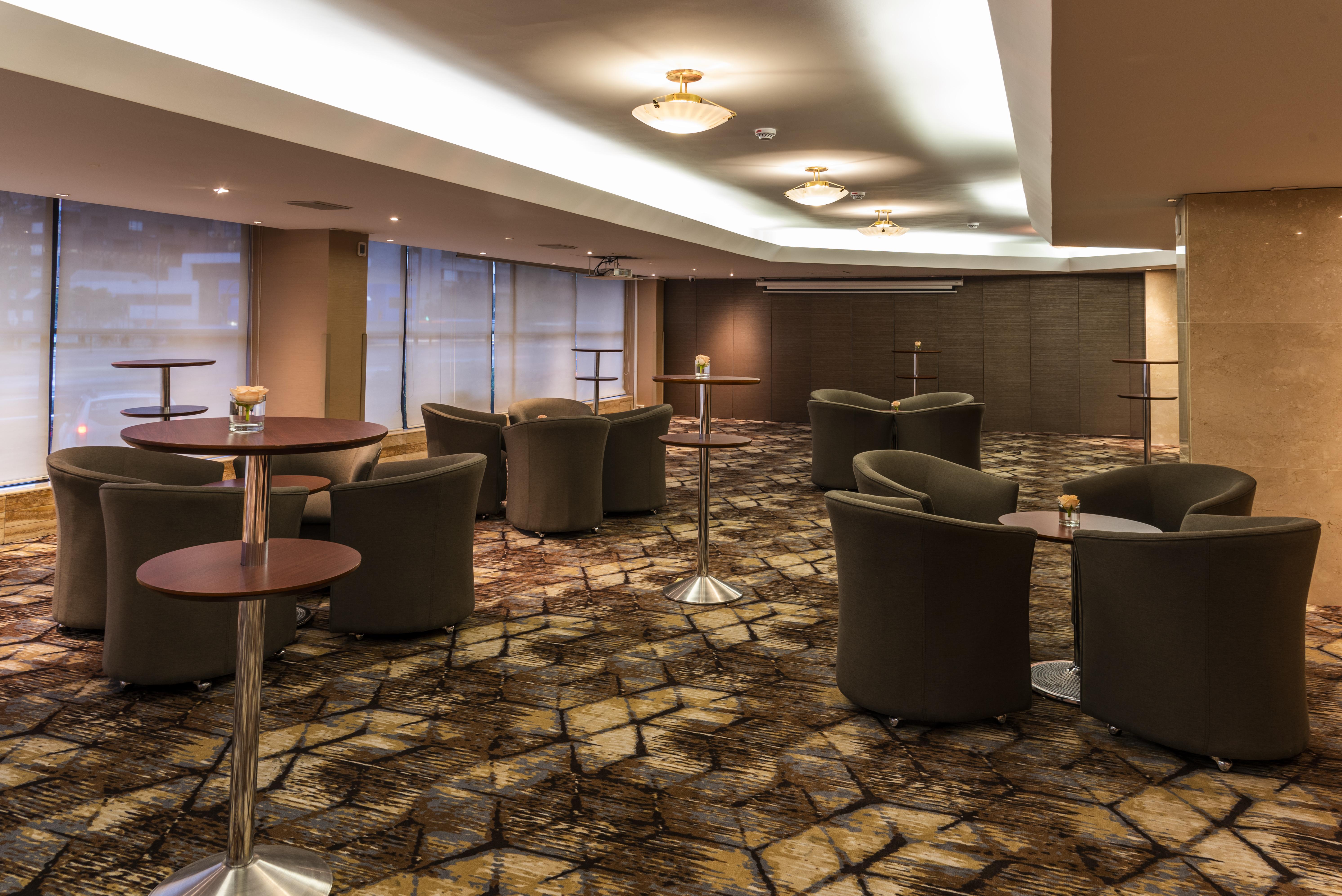 Bogota Plaza Hotel Buitenkant foto The lounge at the airport