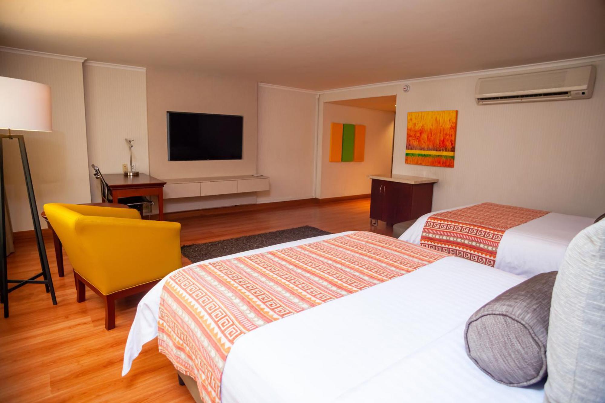 Bogota Plaza Hotel Buitenkant foto A room at the hotel