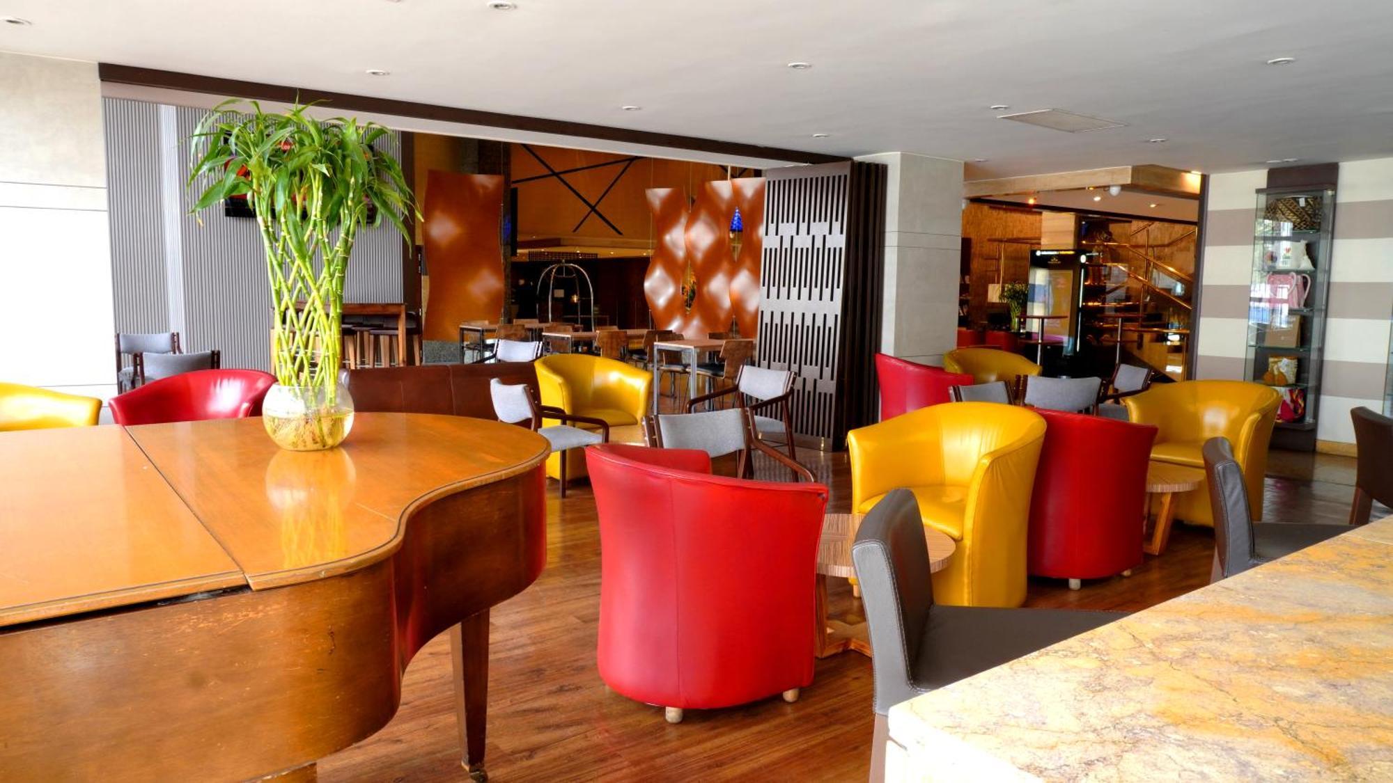 Bogota Plaza Hotel Buitenkant foto The interior of the lounge