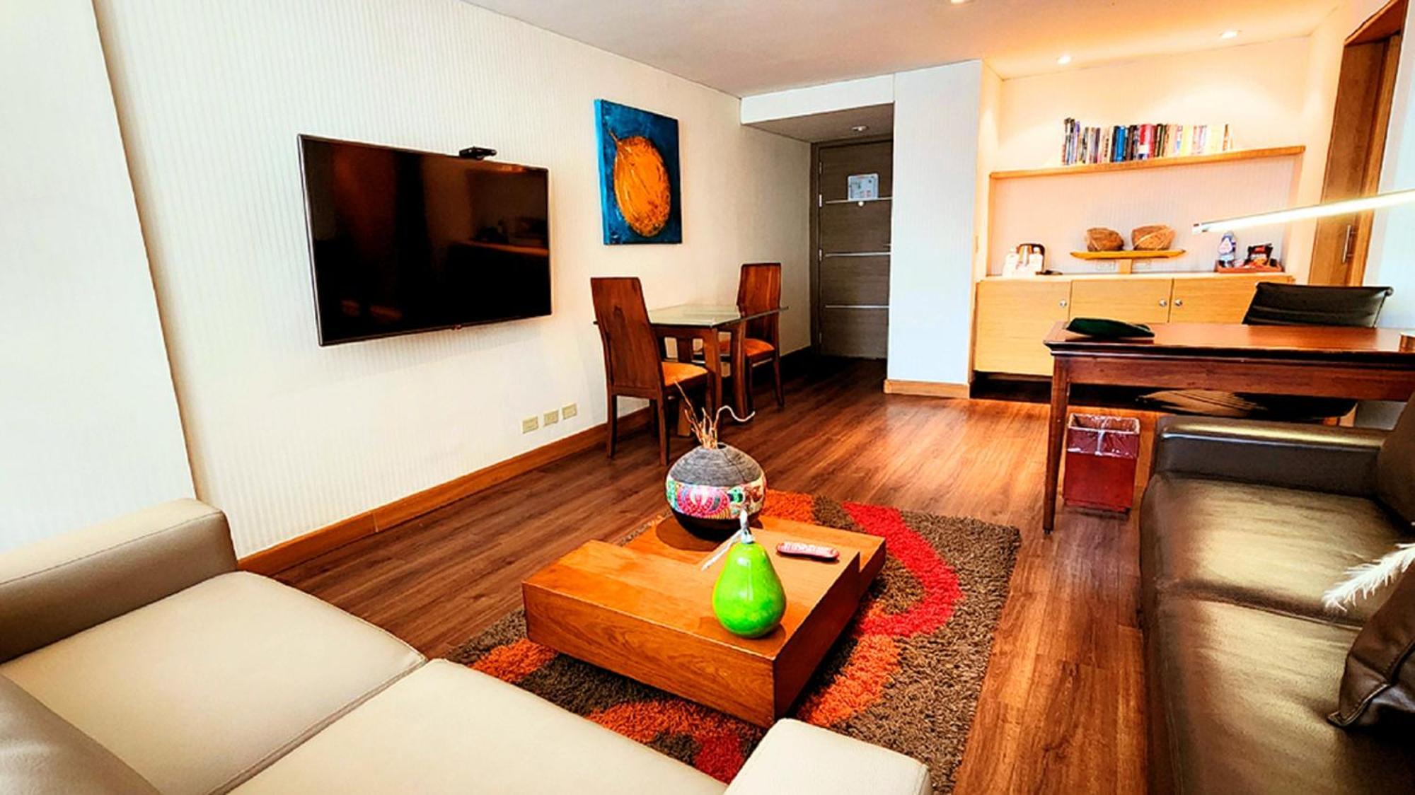Bogota Plaza Hotel Buitenkant foto A living room